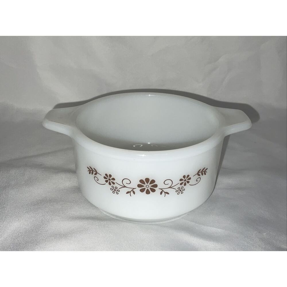 VTG DYNAWARE PYR-O-REY BROWN DAISY FLORAL MILK GLASS CASSEROLE BOWL 4.5”